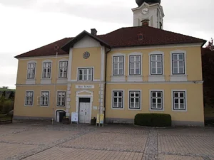 Mehr über den Artikel erfahren Wir besuchten die alte Volksschule in Gottsdorf