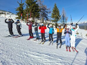 Mehr über den Artikel erfahren Wintersportwoche in Altenmarkt begeistert Schülerinnen und Schüler der MS Persenbeug